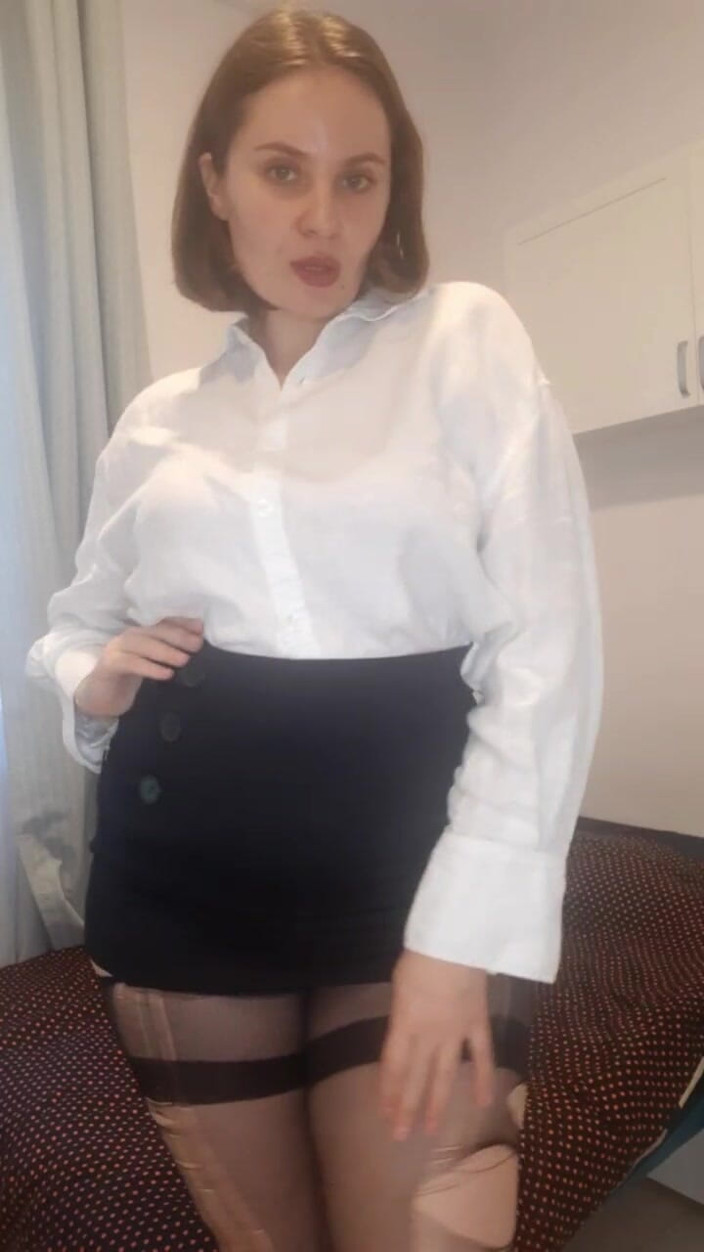 withcymommi: Spogliarsi E Stuzzicare Facilmente Con La Lingerie