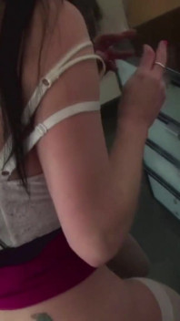 Brunetka loszka zostaje wkręcona w POV przez kutasa potwora roko