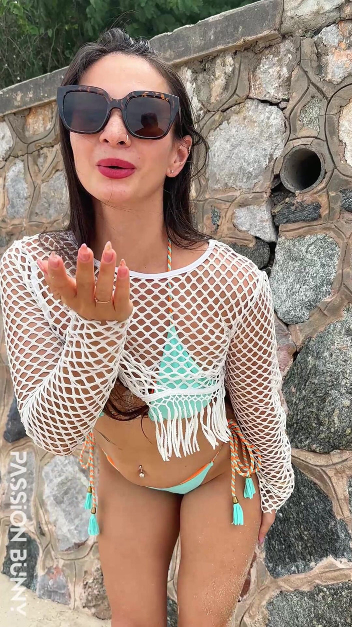 PassionBunny: Beauty Bikini Pleasure and Sexy Dance on the Beach