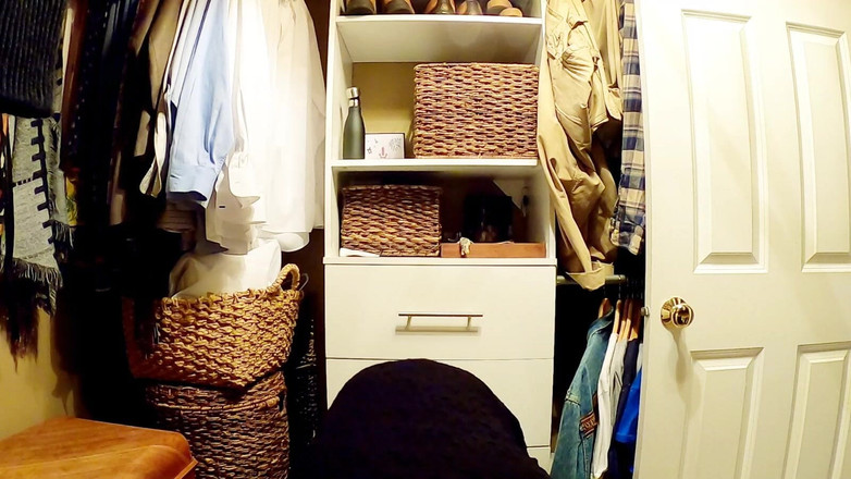 MarieRocks: Nue dans mon placard candide