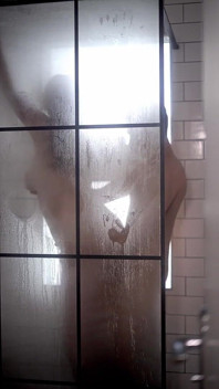 Ngocok kontol dan ngentot hot di kamar mandi