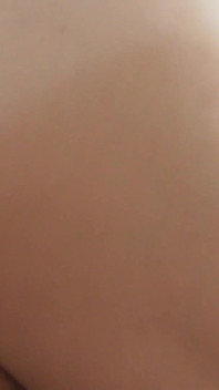 Une MILF me met son cul dans la bouche