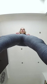 Alice Maze - Facesitting
