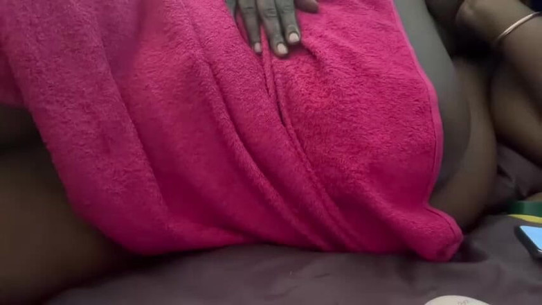 Legendary Booty Overdose: 胖美女 毛巾 睡恋物癖