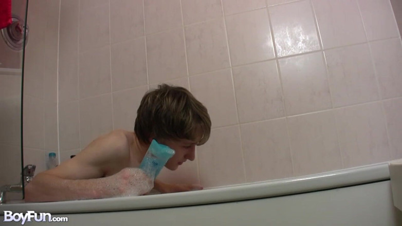 BoyFun Solo: Troy no banheiro