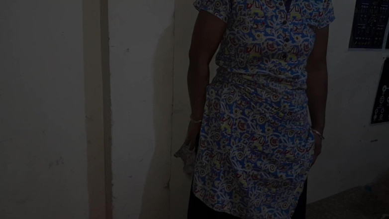 xxxking: Üvey erkek kardeşim bacağımda dururken beni sikiyor - Hintli seks pornosu