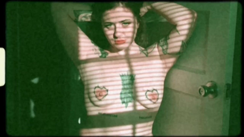 Freshie juice: 흑인 대물 자지와 섹스하는 거유녀