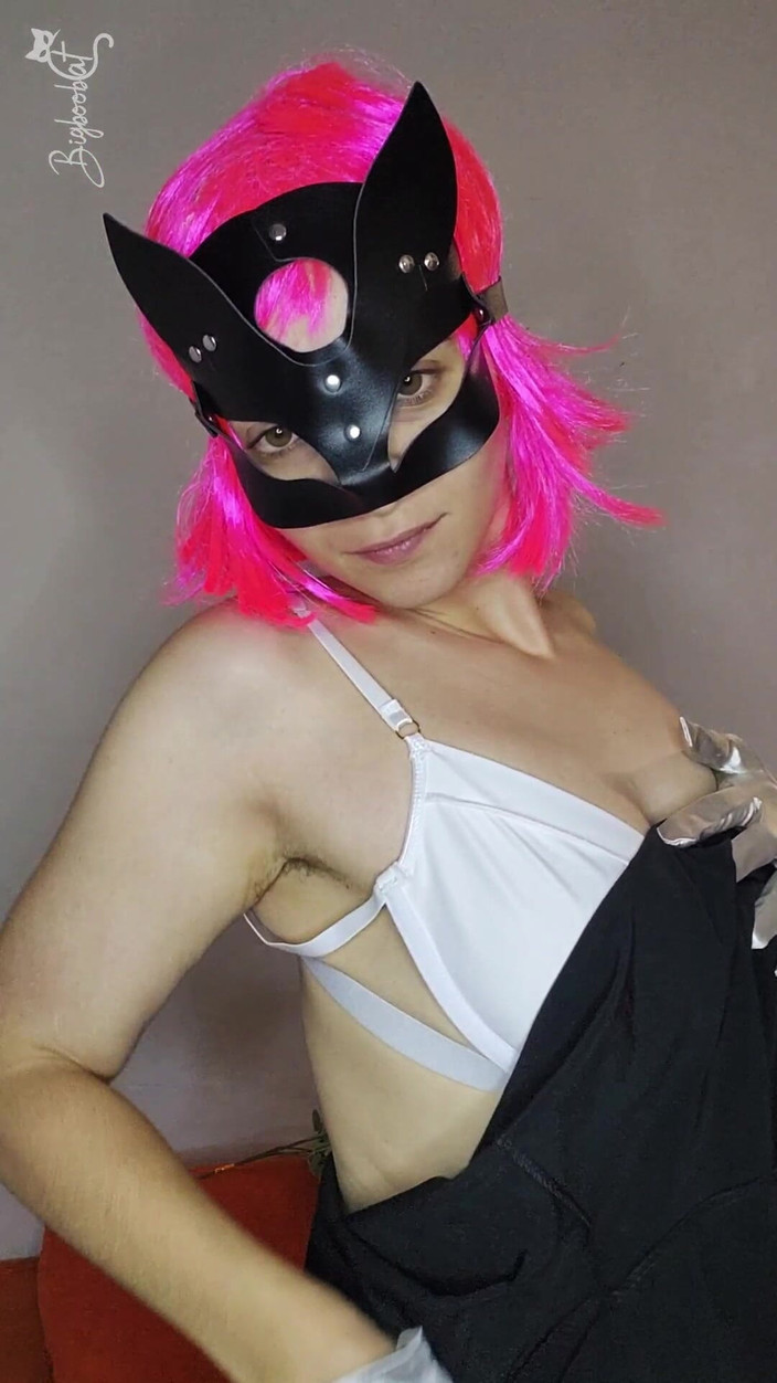 BigBoobCat: Soukromý okamžik: Moje velká prsa a maska kotě dělají magii