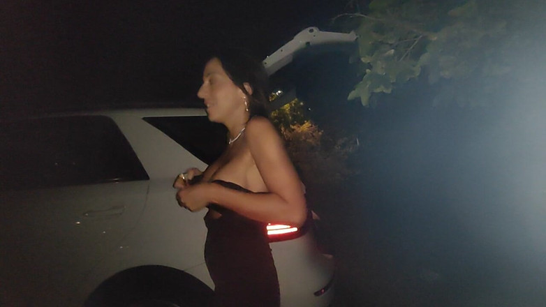 Ferrero anal experience: Hij rijdt me en neukt me op de parkeerplaats, deel 1