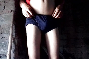 Gangbang straight: Seks hardcore di ruang ganti gelap