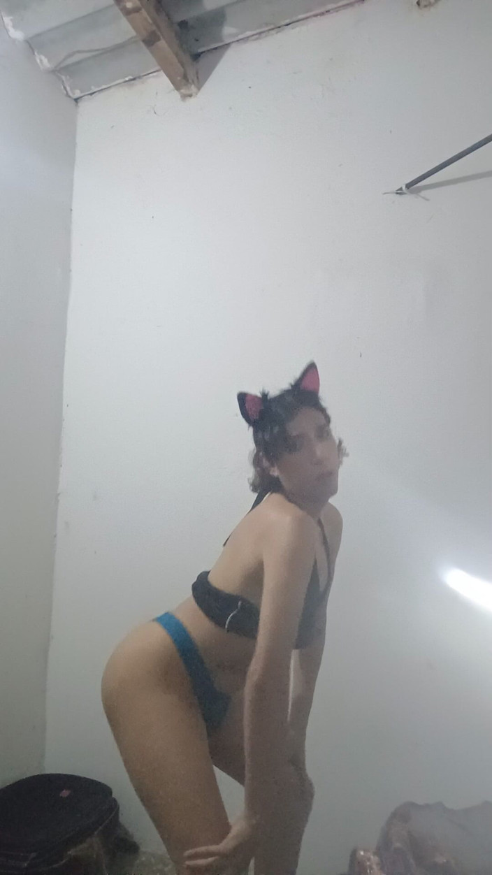 Femboy from Colombia: 당신은 이 귀엽고 섹시한 댄스를 가진 소녀입니다