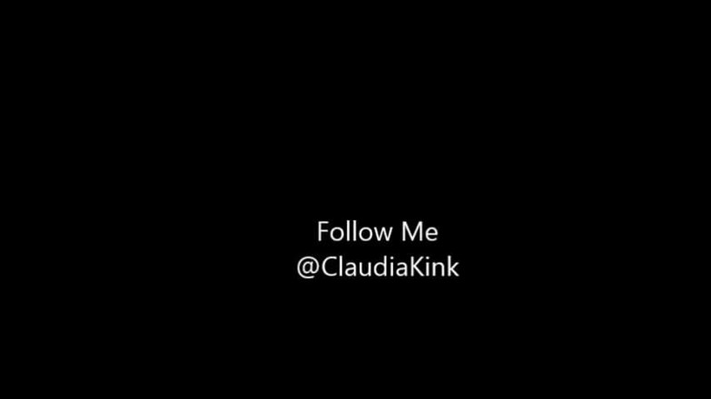 Claudia Kink: 入れ墨の若い赤ん坊から指し示す足フェチとつま先