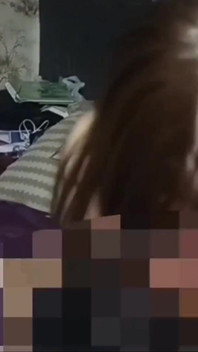 18 jaar oud - Mexicaans model met mooie tieten wordt op zijn hondjes geneukt