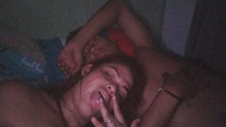 AngyAmazon: मुझे अपने युवा बैल द्वारा चूत में वीर्य डालना पसंद है