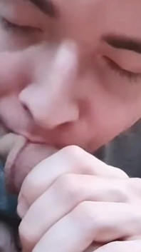 Spompinare un ragazzo nella sua macchina fino a quando non viene - prettyboi2000x