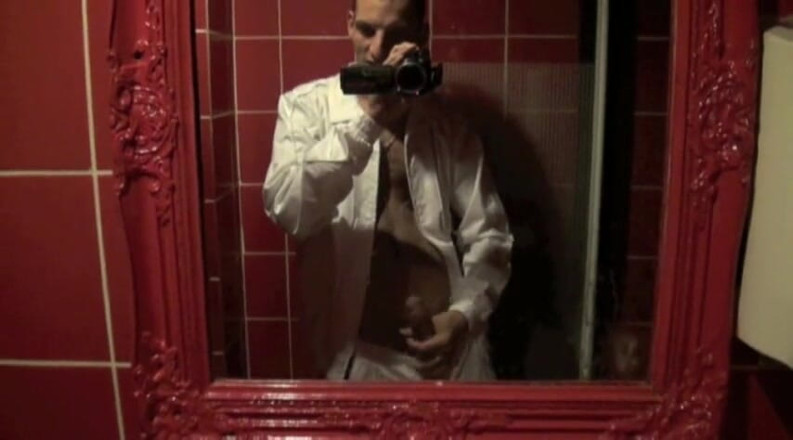 Sneaker gay: Twink scally annusa le sneaker e si fa scopare nel...
