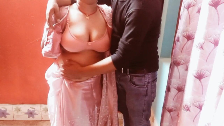 Manjushukla: Zeer mooie Indische Bhabhi heeft gezogen.