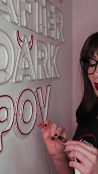 Goldy Chan ajuda a preparar o after dark pov studio 4K
