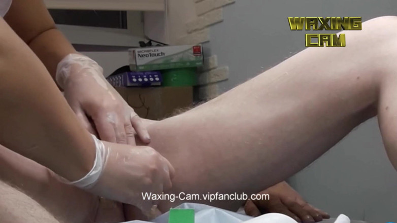 WaxingCam: Pria lagi waxing memeknya bagian 2