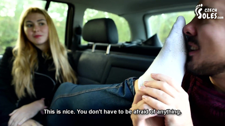 Czech Soles - foot fetish content: Ung liftare får en åktur för sina stora sexiga fötter