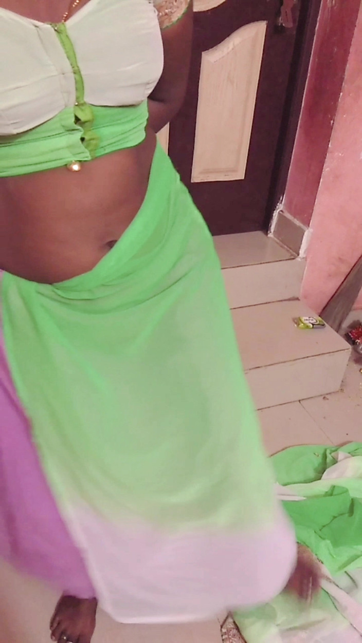 RenuRaj: India tamil puta esposa Renu sin sujetador blusa &amp; sin bragas...