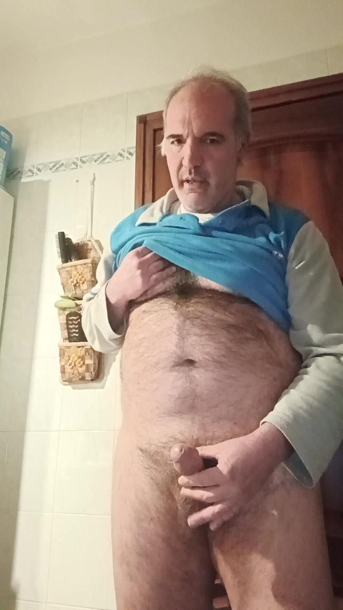 Setesesso7: A Wank in My Bathroom Before Going to Sleep!