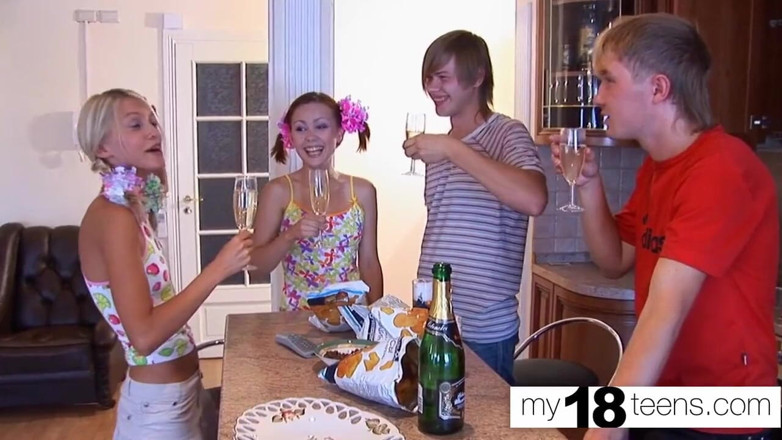 My 18 Teens: My18teens - sexo grupal dos parejas - semen en la boca