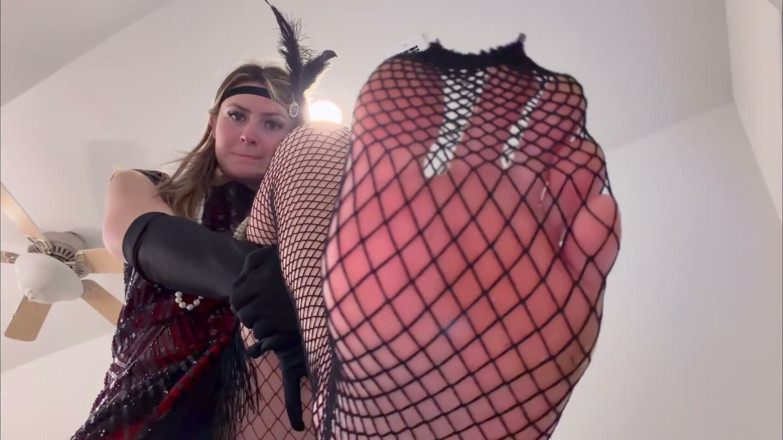 Kink in Time: London 1920's Giantess