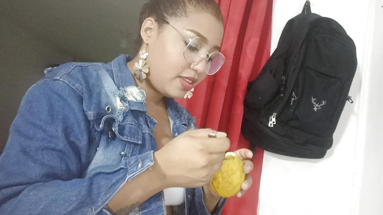 Pikaa6: 私は車が必要です、私のボーイフレンドは私を徒歩で連れて行きます、そしてその上、彼は私を激しくファックします