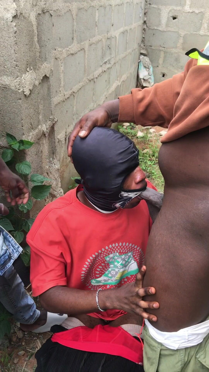 Sexylary: Ebenová trojka v divoké trojce tři černí chlapci uvolnění pod sluncem