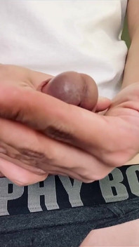 Cincin kontol membuatku lebih keras