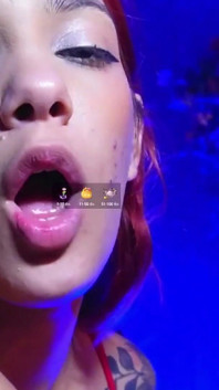 I vicini caldi hanno una fantastica orgia di leccate di figa con una bella bruna