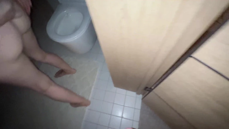 Gigi oficial: 69-летний мужчина попросил меня снять на видео, как я писаю