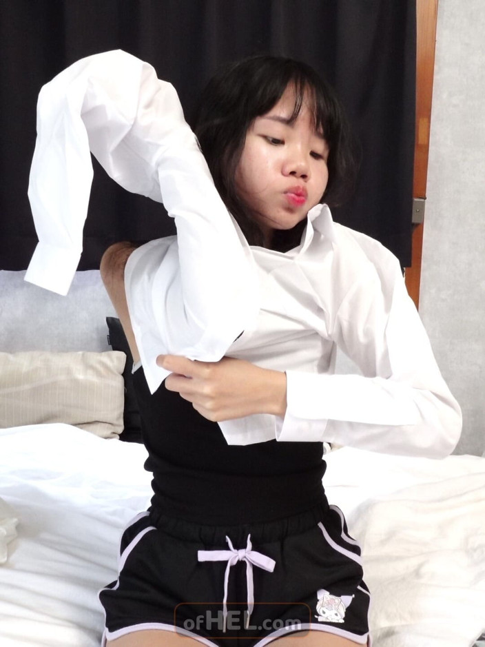 Girls of Hel: 새로운 바이브레이터를 테스트하는 구매 및 불꽃을 보여주는 Baebi