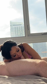 Cougar Asia milf bertetek besar dipancut dalam dalam pakaian dalam seksi