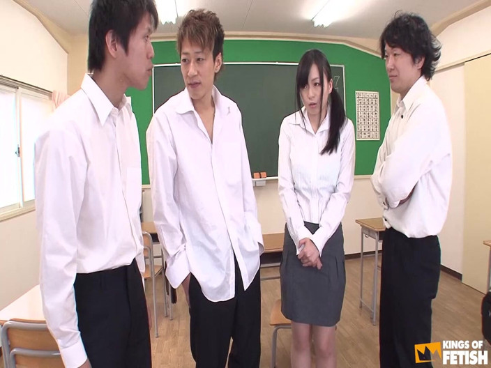 Pure Japanese adult video ( JAV): Japanische lehrerin squirtet viel im klassenzimmer, während muschi mit spielzeug...