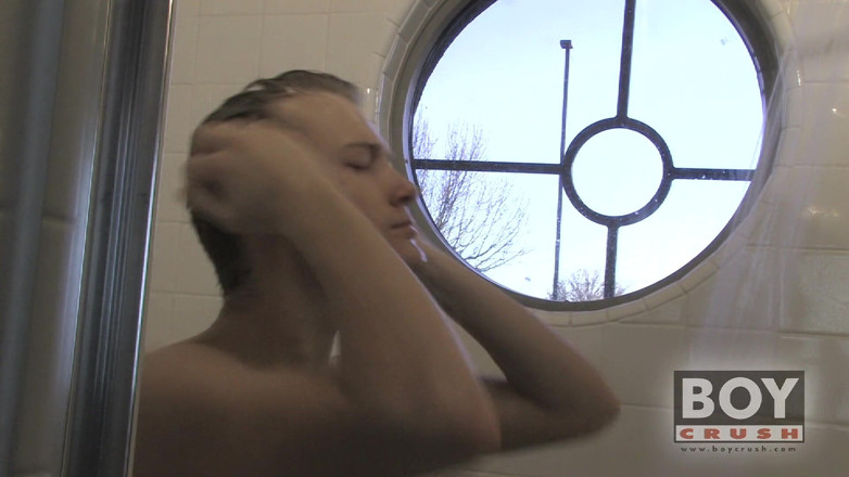 Boy Crush: Alec Showers off