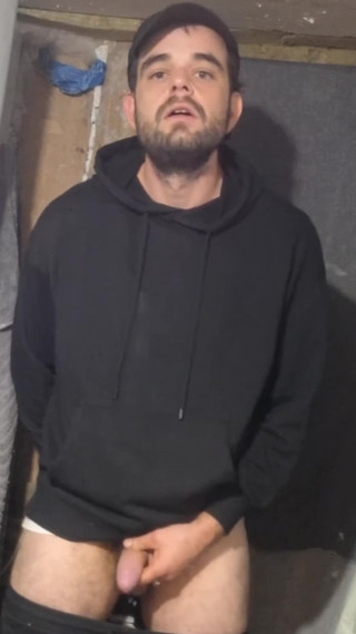 jerkofflover: Skater Ejakulasi Dalam Bangunan Terbengkalai