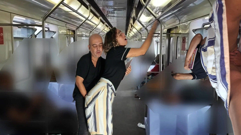 Victor SweetCoupleStories: Perjalanan dengan kereta api menjadi semakin sukar.