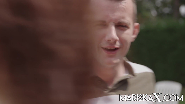 Mariska x: Трахаю чувака з басейну