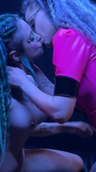 Kouřící sexy holka na Girl