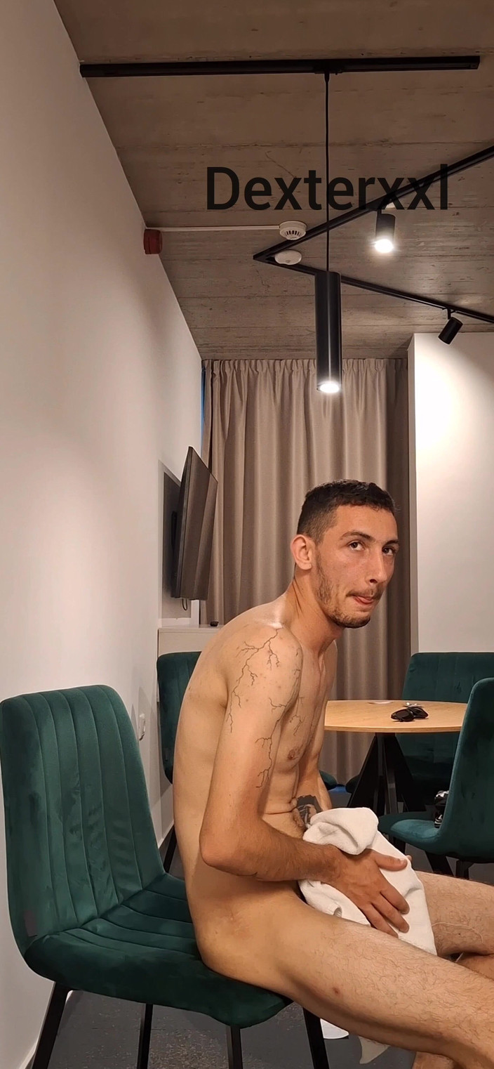 Dexterxxlfun: Io faccio un pompino a Honza. Sexy giovane magro con...