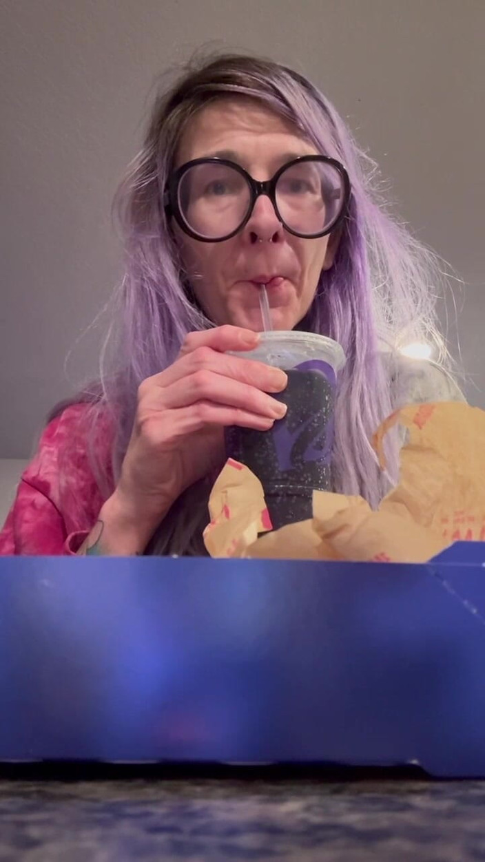 Peppermint Giantess: 67 une géante mange et se fait baiser