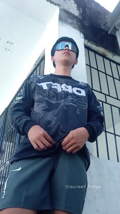 Troye_AsianPinoy: Long Ride Tapos Jakol Sa Sementeryo. Marami Akong Nilabas