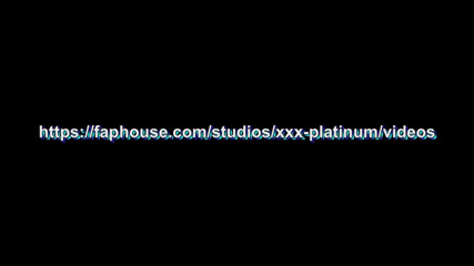XXX-Platinum: Tante seksi dientot gaya doggy di kursi belakang mobil di...