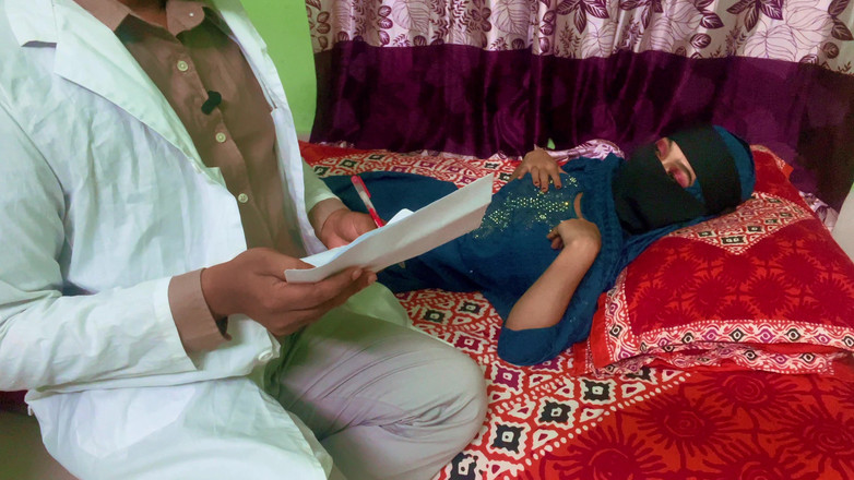 Riya Chowdhury: Доктор увидел его приятные сиськи и жестко трахнул