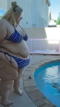 SSBBW pool garl