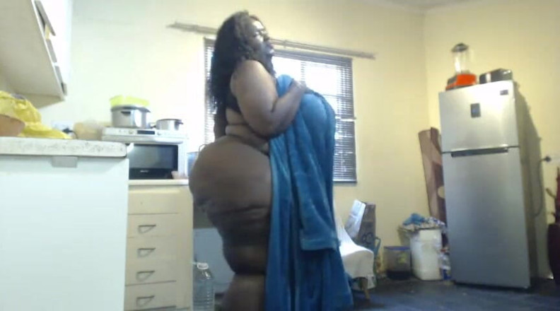 Legendary Booty Overdose: Ebony BBW Masturbating and Shaking Her Big Booty