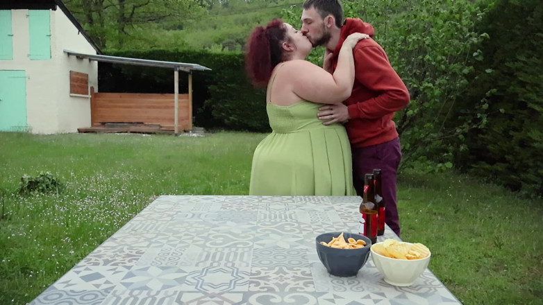 abricot sucree: MILF Getting Caught in Her Garden