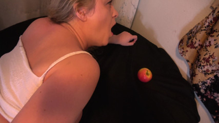 Erin Electra: Macecha je otrávená a vezme to do zadku